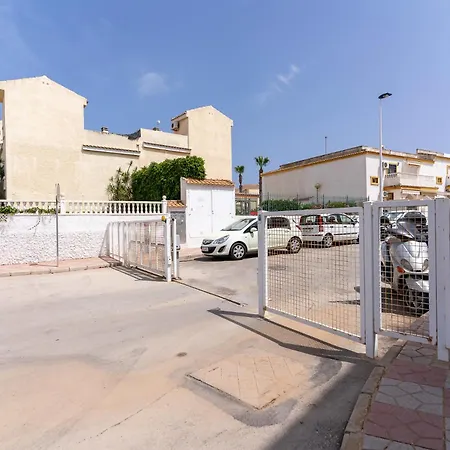 Rentafive Piscina Parking