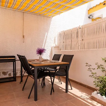 Rentafive Piscina Parking